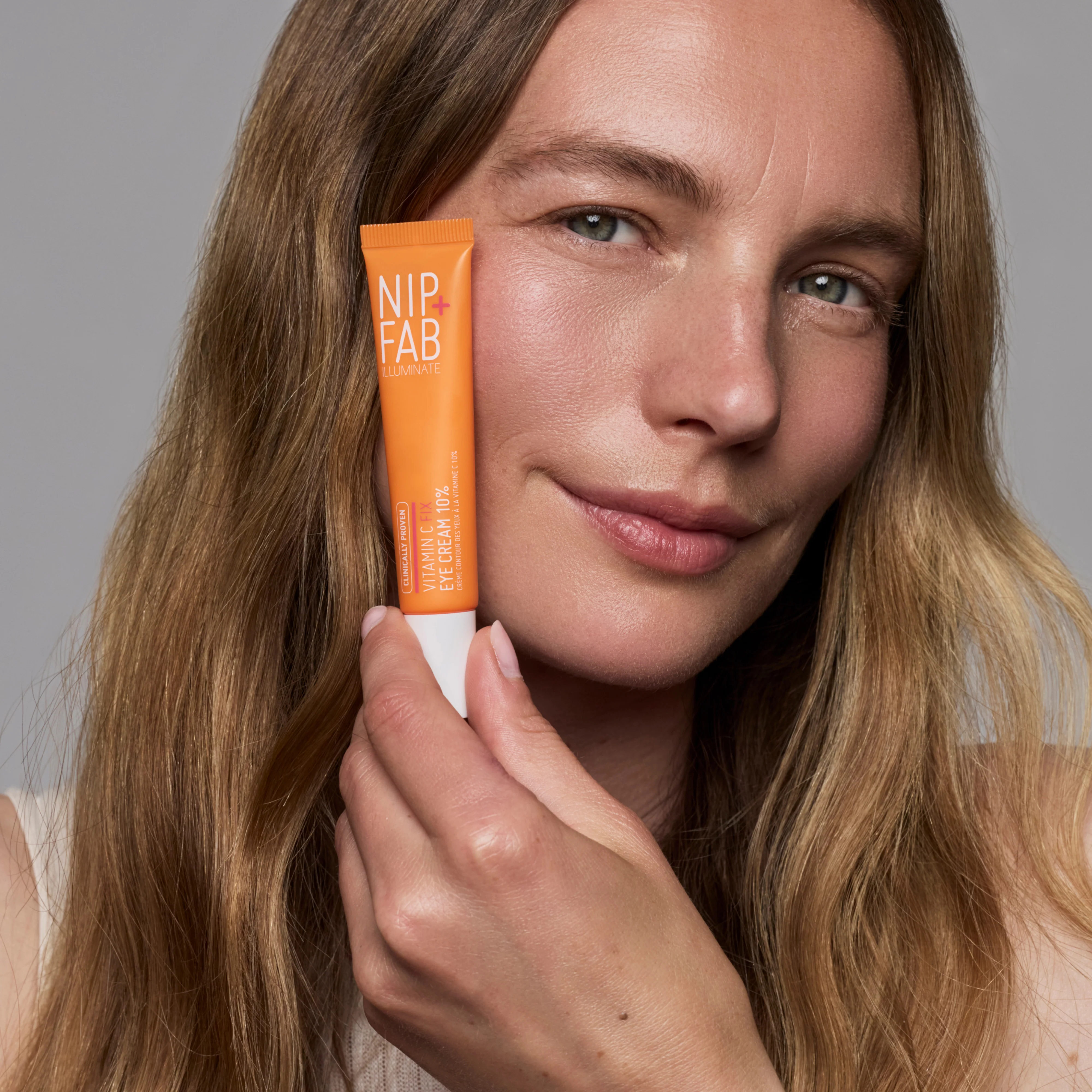 Vitamin C Fix Brightening Routine Kit for Dull & Uneven Skin Tone - Image 3